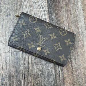Louis Vuitton Brown Monogram Wallet authentic